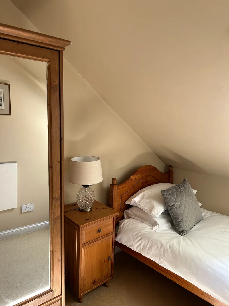 Bedroom 2 with twin beds