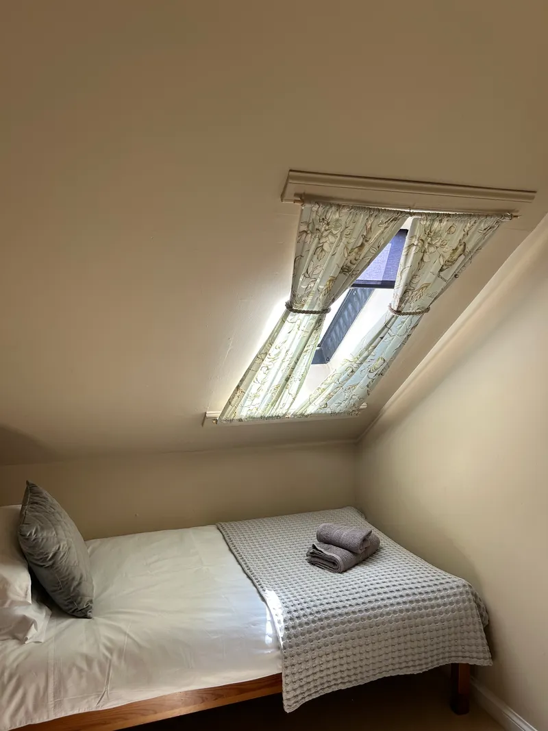 Bedroom 2 with twin beds